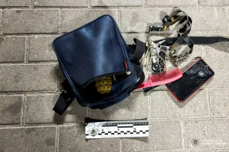 П’яний чоловік прийшов у кафе Рівного з бойовою гранатою: його затримала поліція