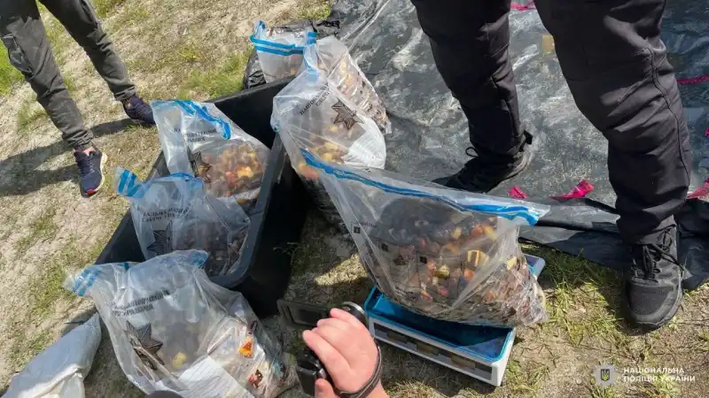 На Рівненщині ліквідували підпільний цех із обробки бурштину